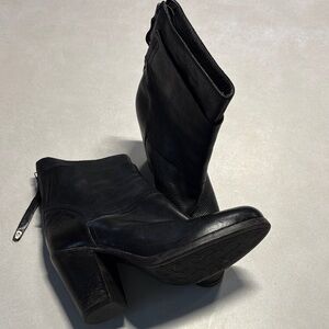 Moma Black Leather Heeled Boots